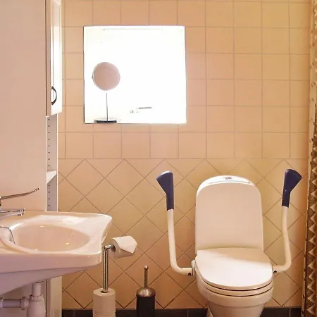 Three-bedroom Holiday In Hamnvik 2 *