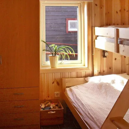 Three-bedroom Holiday In Hamnvik 2